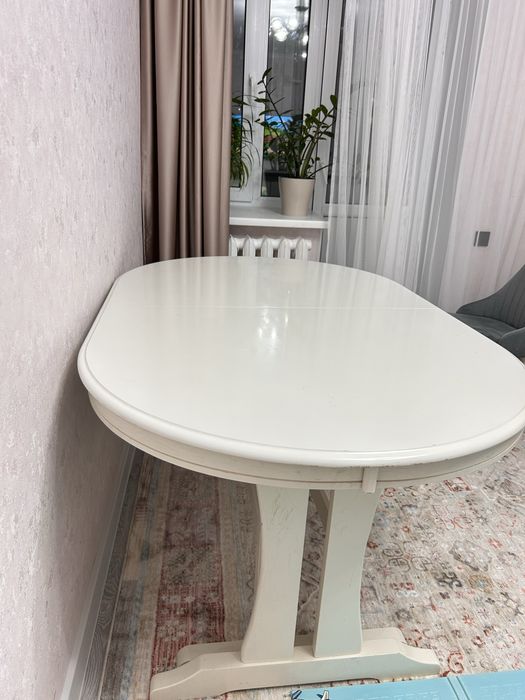Срочно Продам деревянный стол белого цвета