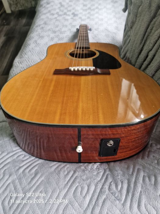 Продам гитару  Fender