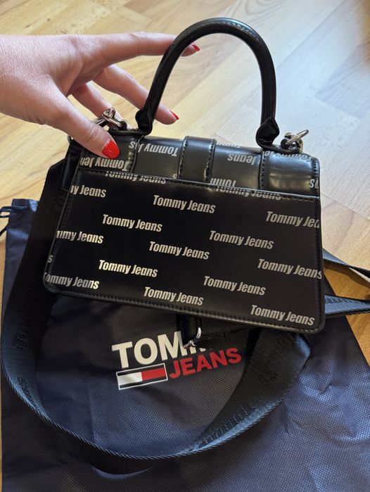 Оригинална чанта Tommy Jeans