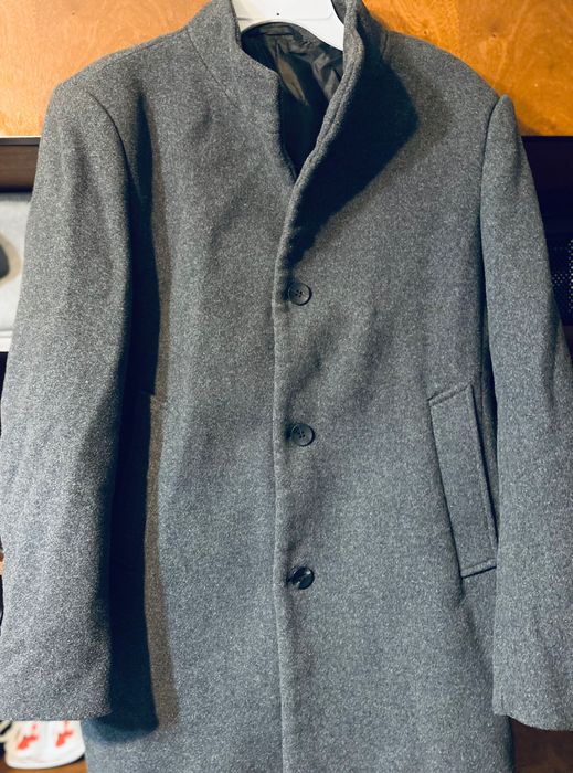 Ново стилно и елегантно италиянско мъжко палто .