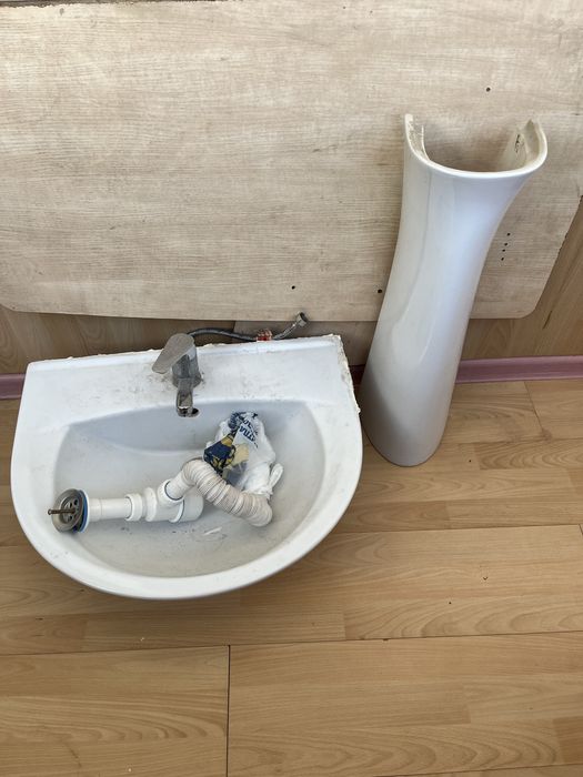 Продам раковину на ножке