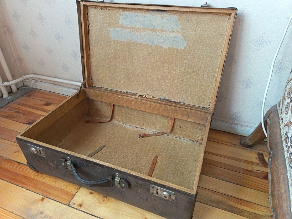 Два стари куфара ретро