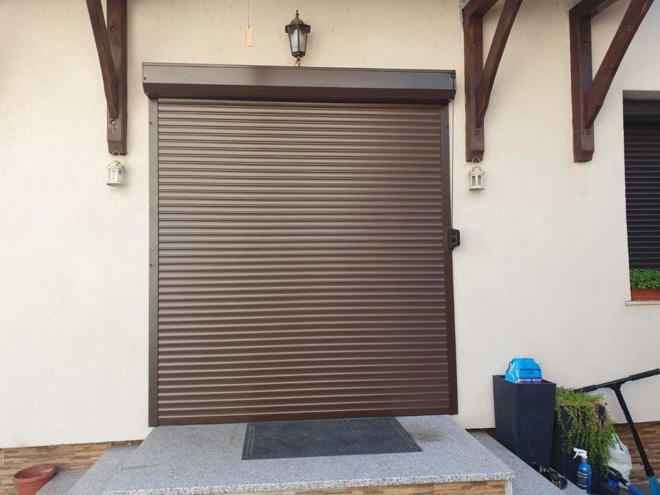 RULOURI Aluminiu si Usi de garaj rezidentiale SECTIONALE