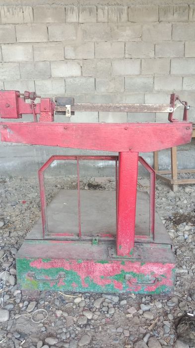 Веса 1 тонник продам срочна рабочи.