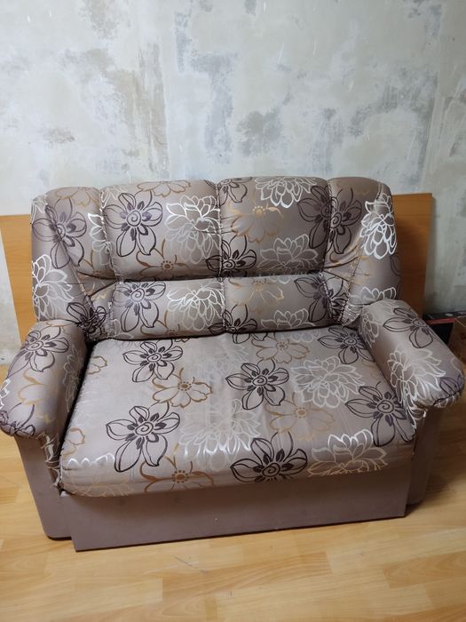 Продам диваны 3 2 1