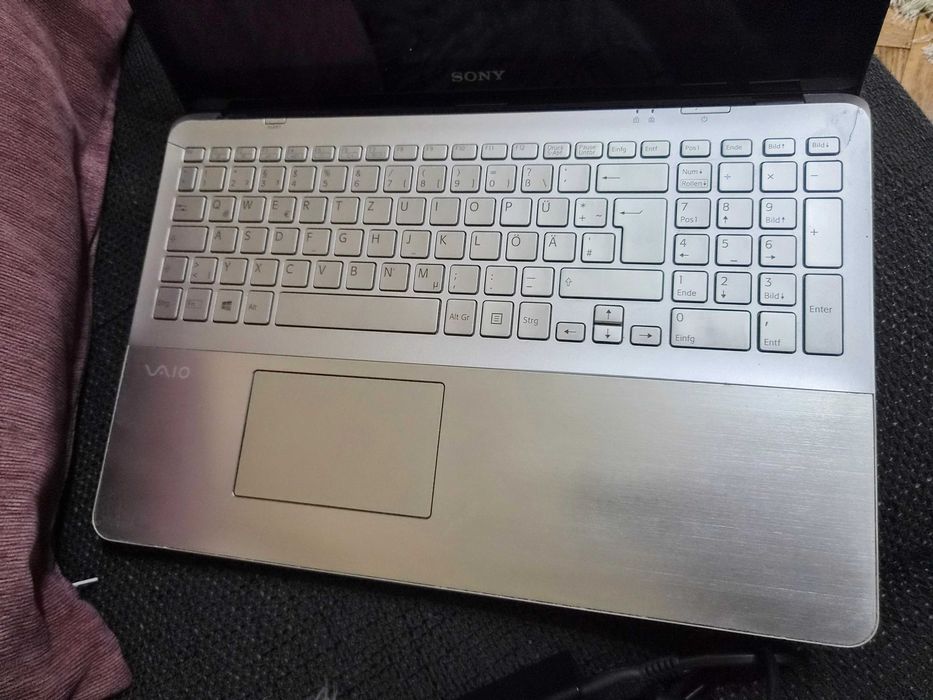 Laptop Sony 15 inch, display cu touchscreen SVF15A1S2ES
