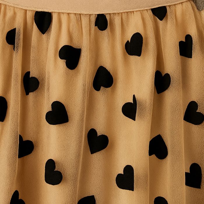 Нова тюлена пола с черни сърца