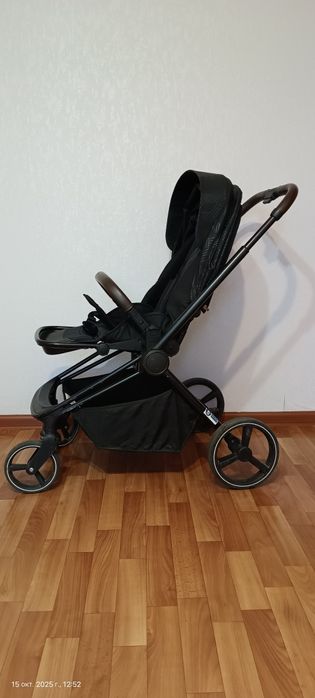 Продам коляску  2 в 1