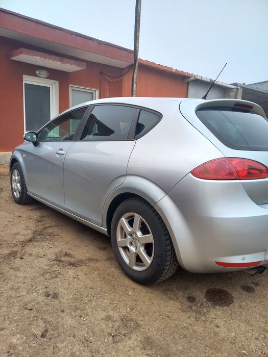 Продава се сеат леон