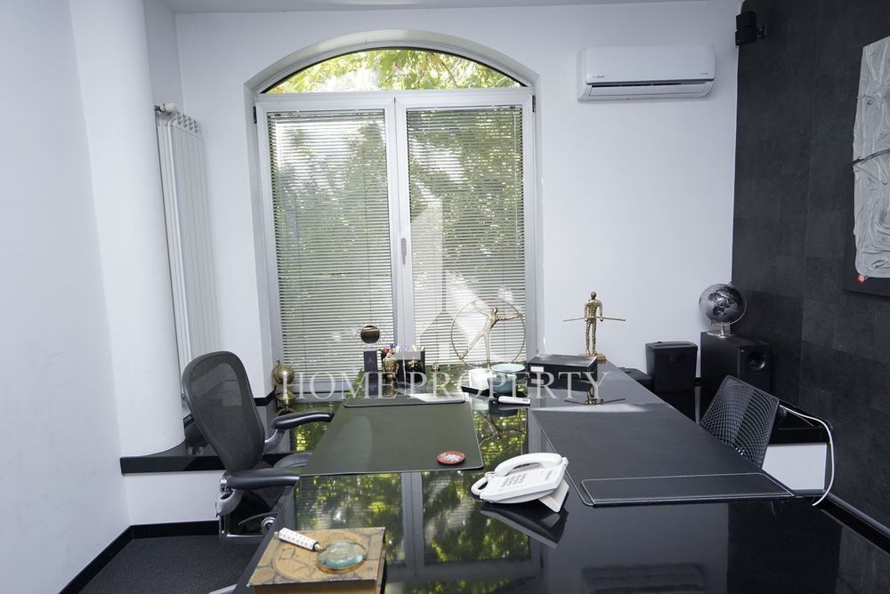 Дава се под наем Офис в София, Център - 100 кв.м за 1600 € - Снимка #1