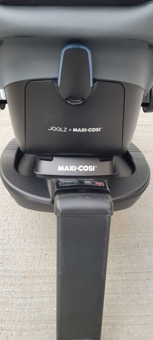 Scoică auto JOOLZ MAXI COSI + baza Isofix