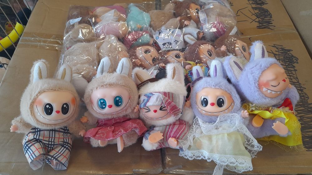 Лабубу с дрехи само на едро