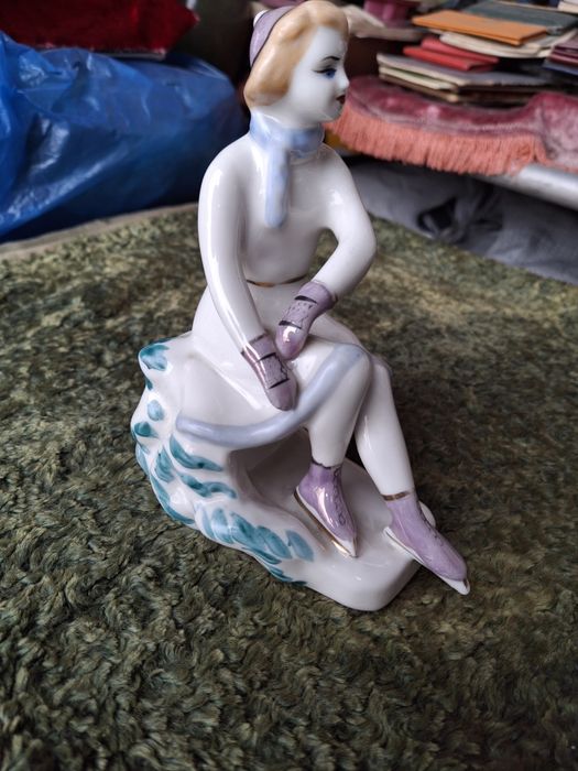 Продам советскую статуэтку.