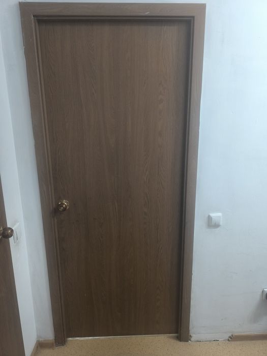 Продам межкомнатный дверь