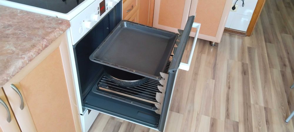 Продам электро плиту Bosch 644620