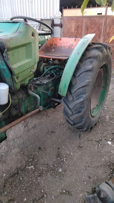 Tractor BR cu  motor ARO în 4 pistoane