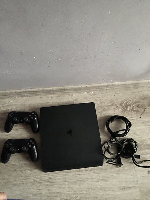 PS4 Slim 500GB + 2 джойстика + 9 игри – ГОТОВ ЗА ИГРА
