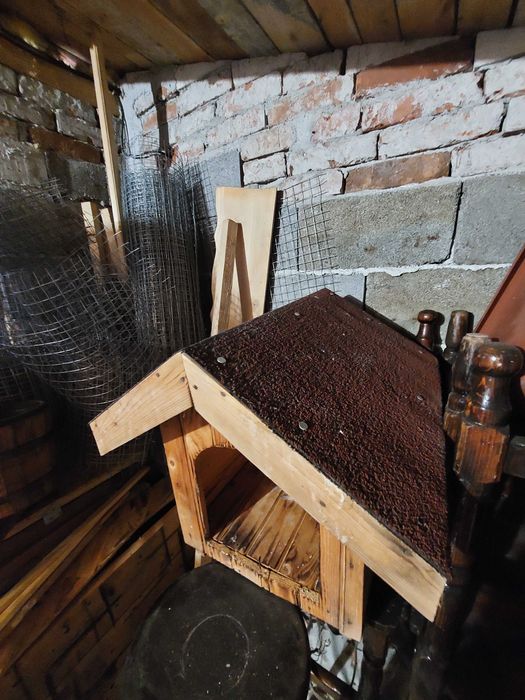 2 бр.къщички за малко куче