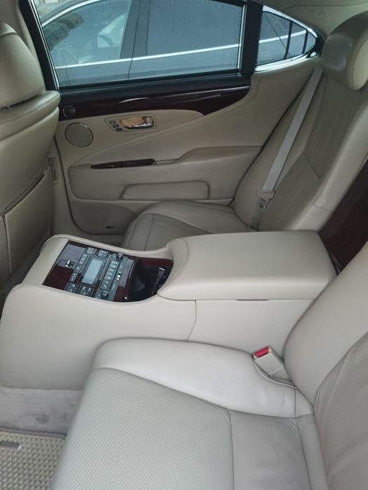 Продам Лексус  LS 600hL