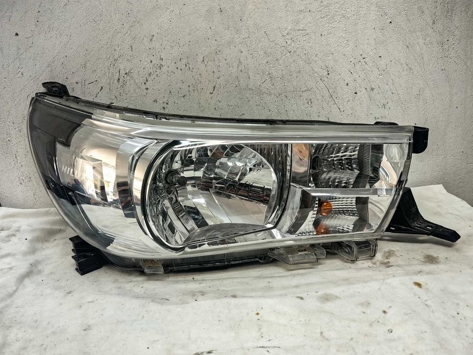 Оригинален фар Тойота Toyota Hilux