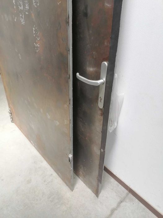 Големи метални врати -чифт