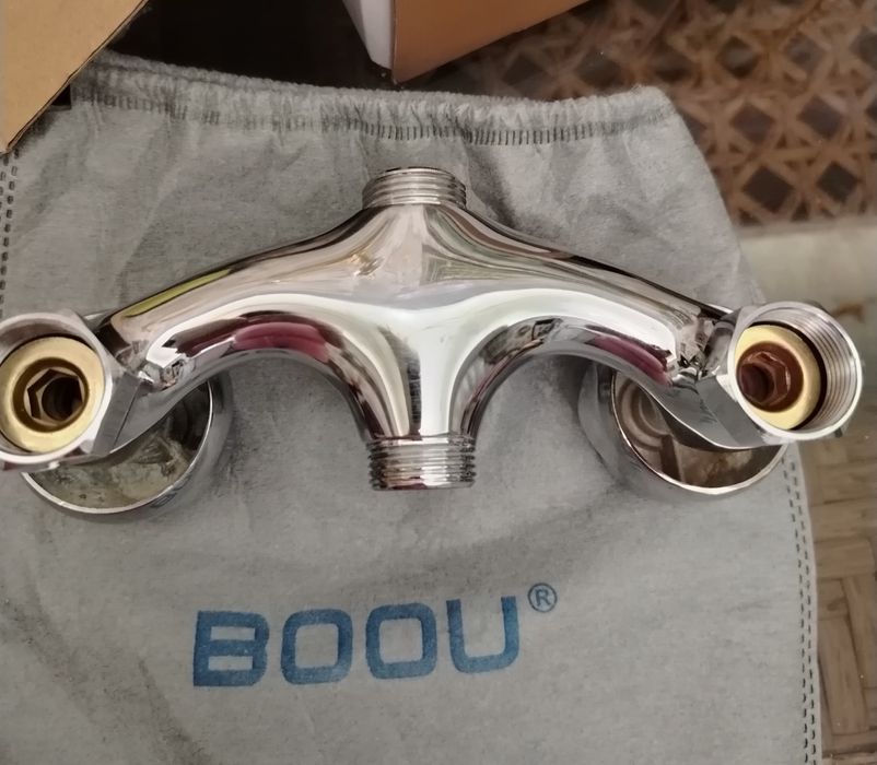 Почти новый смеситель в ванну. Латунь.