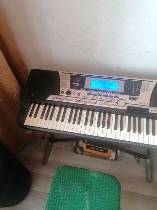Продам синтизатор Psr-550