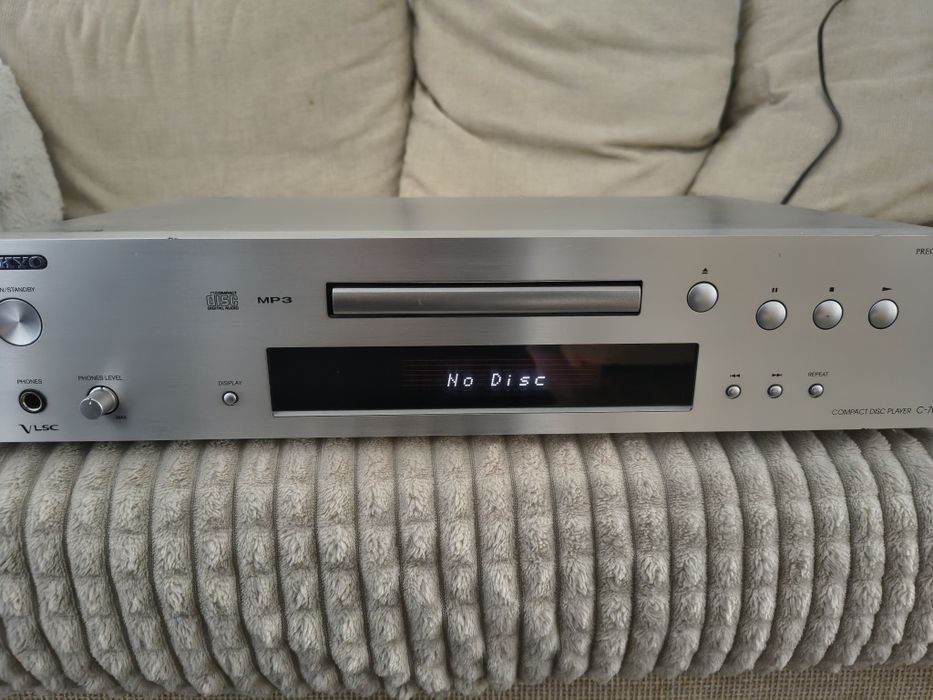 Vind cd player Onkyo C 7030