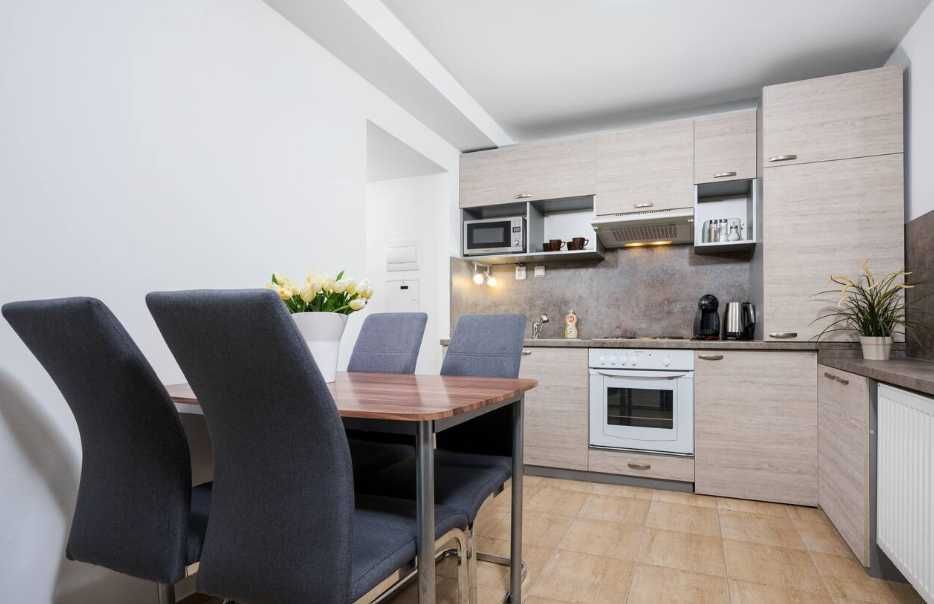 Дава се под наем Тристаен апартамент в Пловдив, Кючук Париж - 89 кв.м за 265 € - Снимка #2