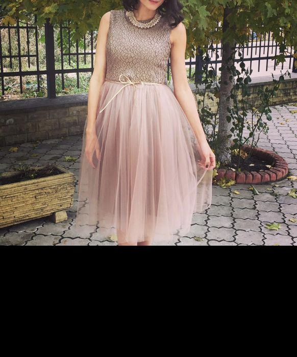 Rochie elegantă pentru diferite ocazii