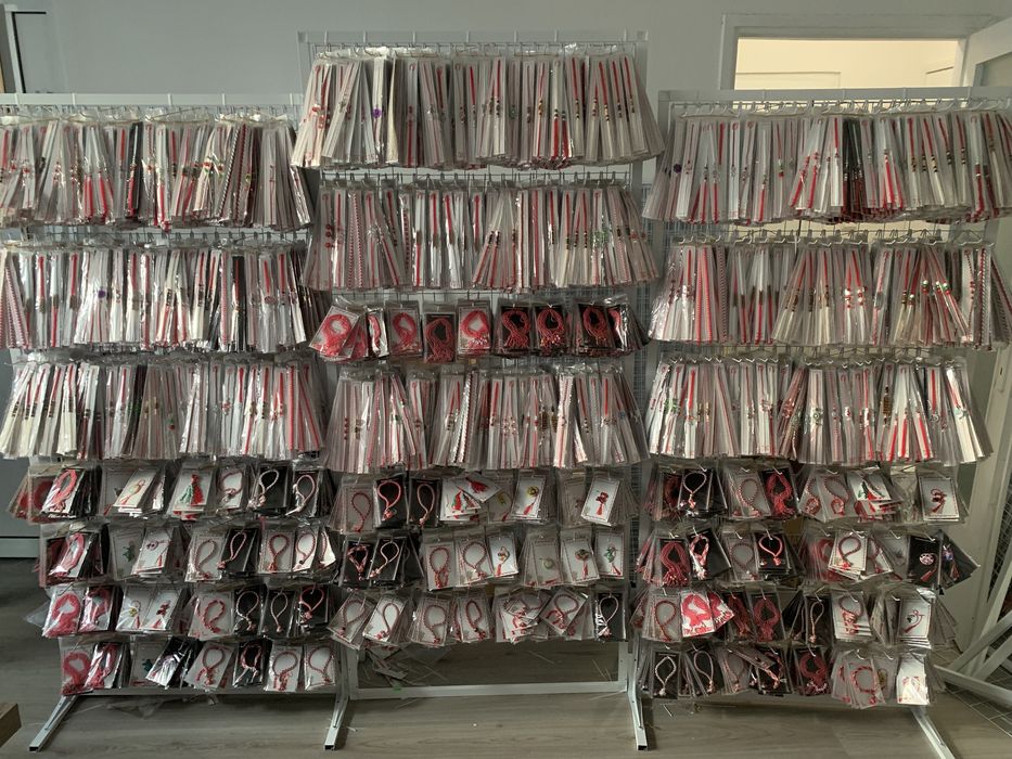 На едро!Нови!Стелаж с мартеници с Топ модели  на едро