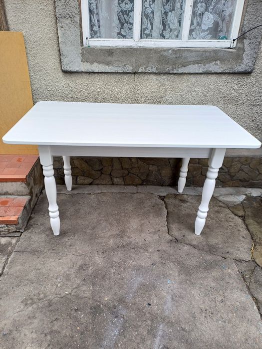 Продам стол кухонный.