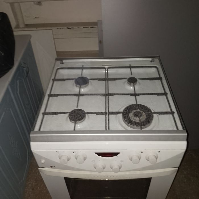 Продам газовую плиту