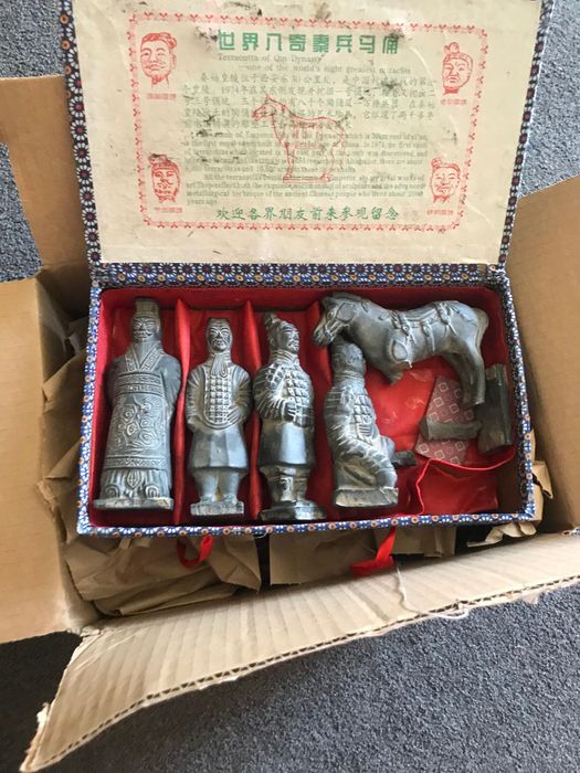 Антични китайски теракотени воини и конче от династията Цин