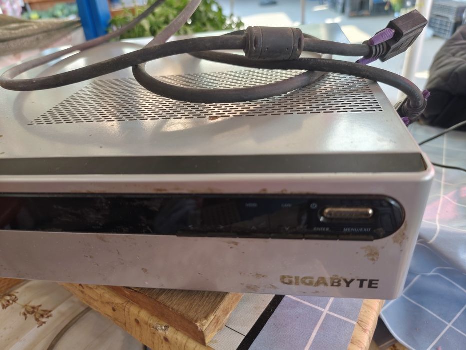 Ретро компютър Gigabyte