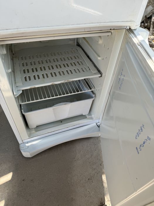 Холодильник Indesit
