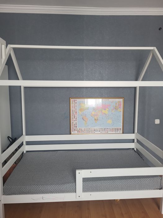 Детский кровать.