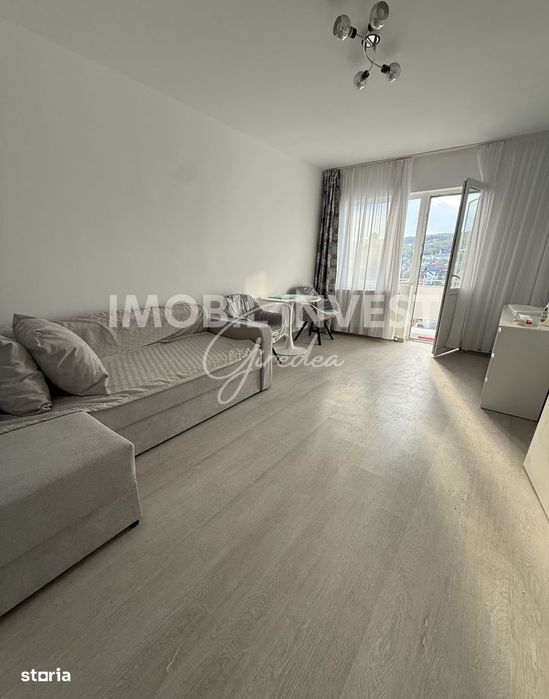 Apartament 2 Camere, Renovat, Mobilat si Utilat, Priveliste Superba — fotografia 1
