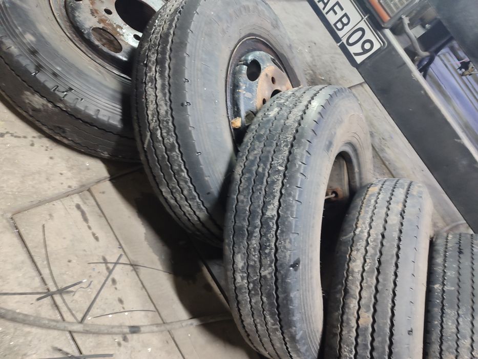 Продам резину на р16 .7.00