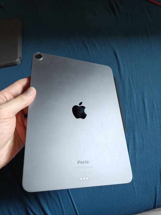 Ipad Air 5 2022 M1 64 GB + husa cu tastatura MDM