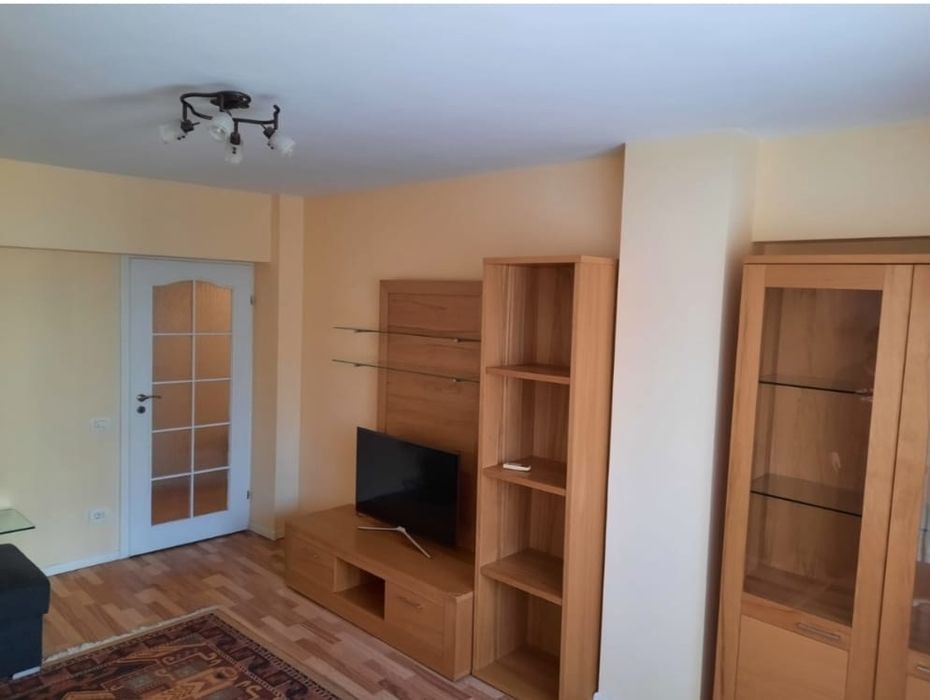 Închiriez ap 3 camere Aviației