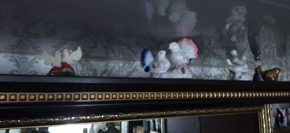 Статуэтки фарфоровые и другие