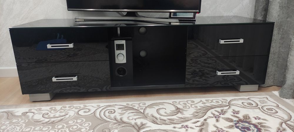 Подставка под тв в отличном состоянии