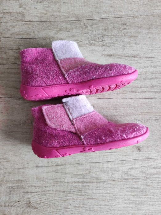 Боси пантофи и кецове- Номера: 26, 28, 29