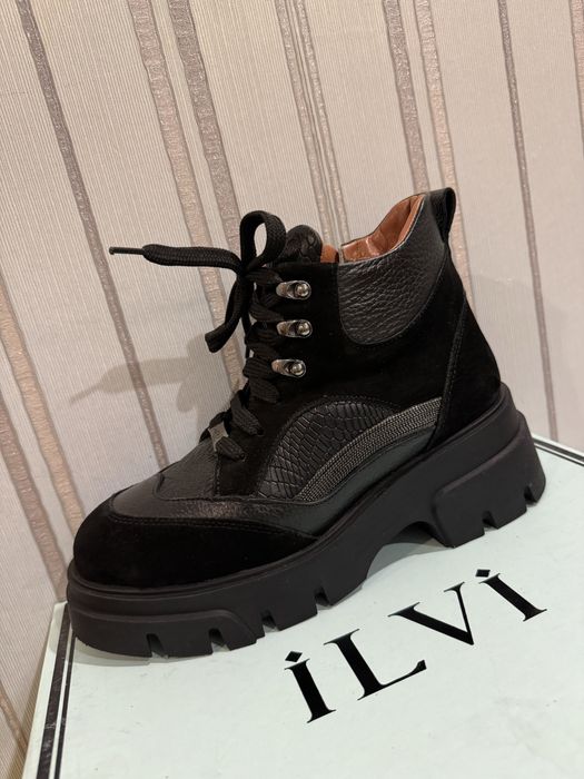 Продам зимние ботинки