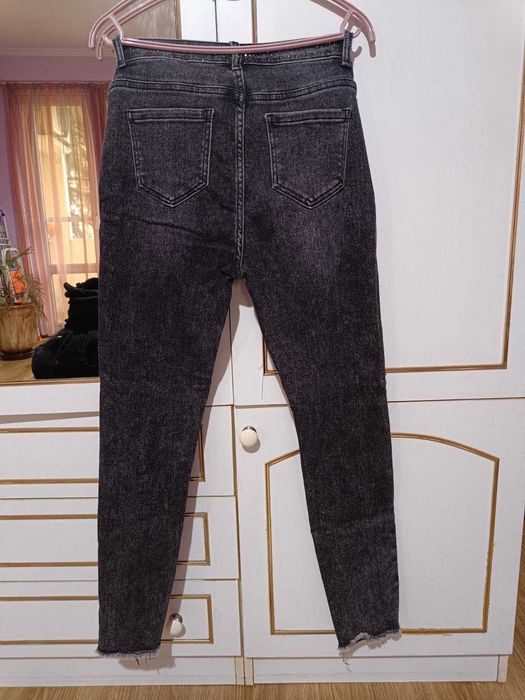 Продавам дънки с/м размер