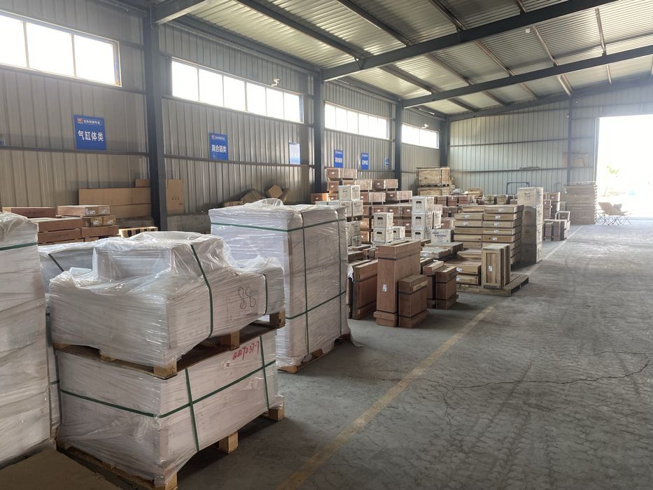 Запчасти погрузчик экскаватор каток грейдер