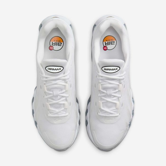 Nike DN8 triple white.