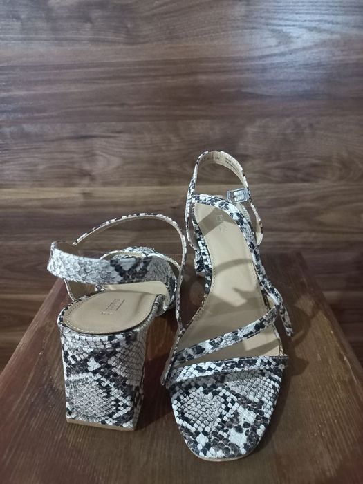 Ayollar uchun,  38,39 razmerlar