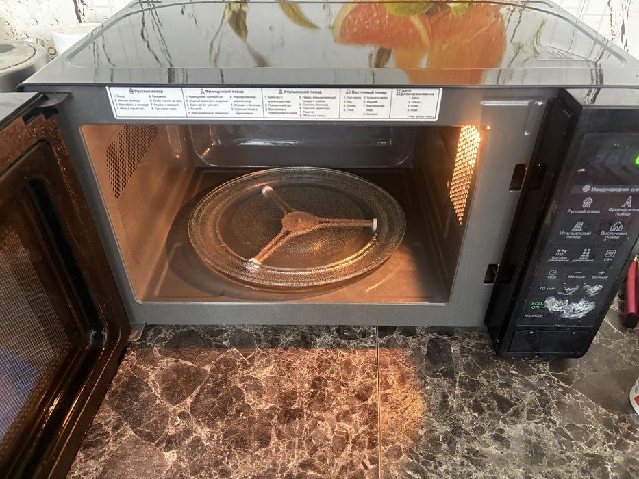 Продам микроволновую печь LG